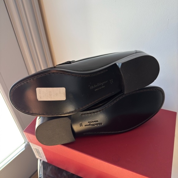 Salvatore Ferragamo Rolo Reversible Gancini Patent Leather Loafers Black - Picture 4 of 14